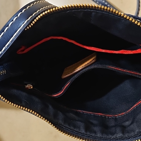 Tommy Hilfiger Purse - Picture 10 of 10